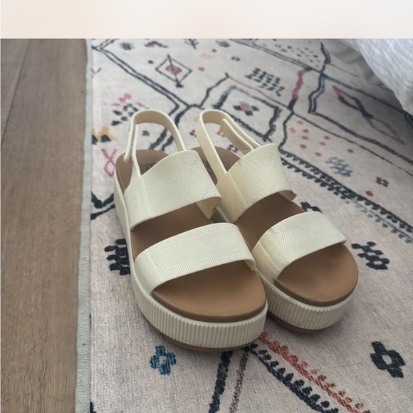 Women's White Platform Sandals - Picture 2 of 2